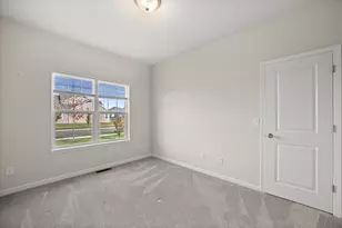 7911 W Oakwood Wy, Franklin, WI 53132 - Photo 18