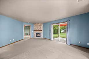 6813 Diane Dr, Newburg, WI 53090 - Photo 6