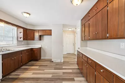 9630 W Rio St, Milwaukee, WI 53225 - Photo 10