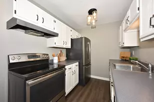 N115W17113 Armada Dr, Germantown, WI 53022 - Photo 6