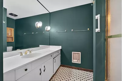 2525 S Shore Dr #11B, Milwaukee, WI 53207 - Photo 16