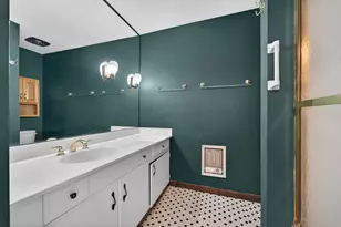 2525 S Shore Dr, Milwaukee, WI 53207 - Photo 16