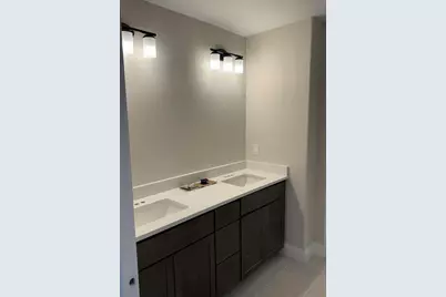 1013  Waterstone Ct, Pewaukee, WI 53072 - Photo 16