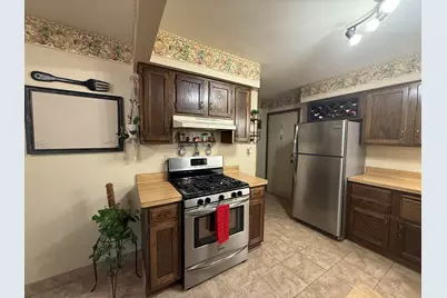 10525 W Rae Ave, Milwaukee, WI 53225 - Photo 12