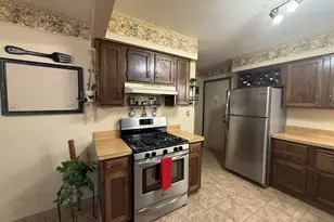 10525 W Rae Ave, Milwaukee, WI 53225 - Photo 12