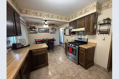 10525 W Rae Ave, Milwaukee, WI 53225 - Photo 18