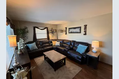 10525 W Rae Ave, Milwaukee, WI 53225 - Photo 8