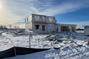 407 Ingleside Ct, Dousman, WI 53118 - Photo 2