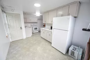 2053 S 91st St, West Allis, WI 53227 - Photo 16