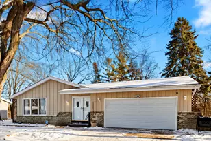 1929 Sunnyside Dr, Waukesha, WI 53186 - Photo 2