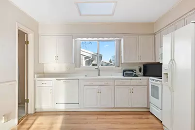 1929  Sunnyside Dr, Waukesha, WI 53186 - Photo 8