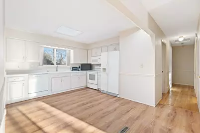 1929  Sunnyside Dr, Waukesha, WI 53186 - Photo 10