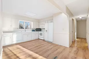 1929 Sunnyside Dr, Waukesha, WI 53186 - Photo 10