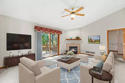 7084 S Fieldstone Ct, Franklin, WI 53132 - Photo 2