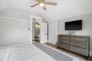 1923 N Oakland Ave, Milwaukee, WI 53202 - Photo 40