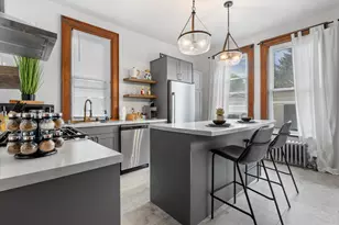 1923 N Oakland Ave, Milwaukee, WI 53202 - Photo 8
