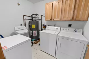 2105 Pine Ridge Ct, Grafton, WI 53024 - Photo 18