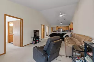 2105 Pine Ridge Ct, Grafton, WI 53024 - Photo 6