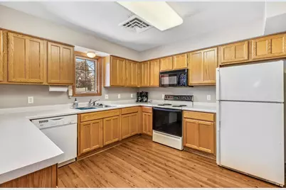 2105  Pine Ridge Ct #H, Grafton, WI 53024 - Photo 32