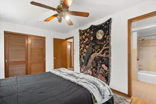 2826 W Green Tree Rd, Glendale, WI 53209 - Photo 16