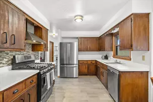 2826 W Green Tree Rd, Glendale, WI 53209 - Photo 2