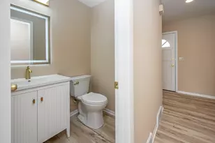 W233N6950 Salem Dr, Sussex, WI 53089 - Photo 16