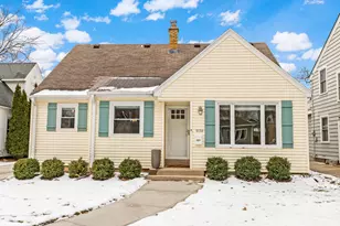 5751 N Shoreland Ave, Whitefish Bay, WI 53217 - Photo 2