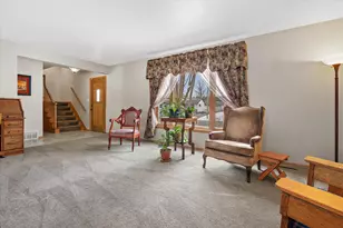 W177N9140 St Francis Dr, Menomonee Falls, WI 53051 - Photo 4