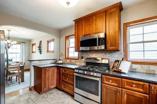 331 N 111th St, Wauwatosa, WI 53226 - Photo 10