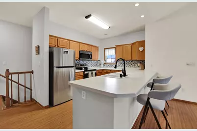 W170N5574  Ridgewood Dr, Menomonee Falls, WI 53051 - Photo 4