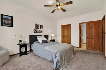 W170N5574  Ridgewood Dr, Menomonee Falls, WI 53051 - Photo 14