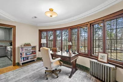 6742  Hillcrest Dr, Wauwatosa, WI 53213 - Photo 8