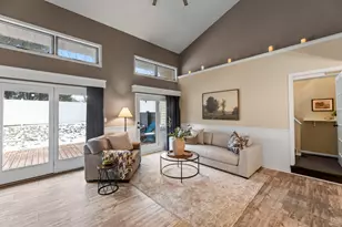 909 York Imperial Dr, Oconomowoc, WI 53066 - Photo 4