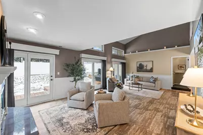 909  York Imperial Dr, Oconomowoc, WI 53066 - Photo 2