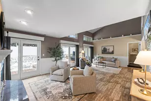 909 York Imperial Dr, Oconomowoc, WI 53066 - Photo 2