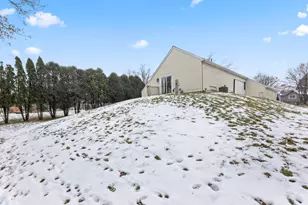 909 York Imperial Dr, Oconomowoc, WI 53066 - Photo 32