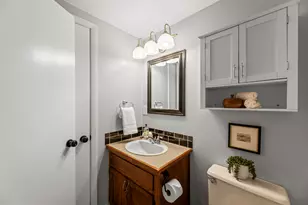 909 York Imperial Dr, Oconomowoc, WI 53066 - Photo 26