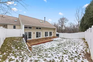 909 York Imperial Dr, Oconomowoc, WI 53066 - Photo 36