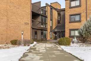 6100 W Stone Hedge Dr, Greenfield, WI 53220 - Photo 36