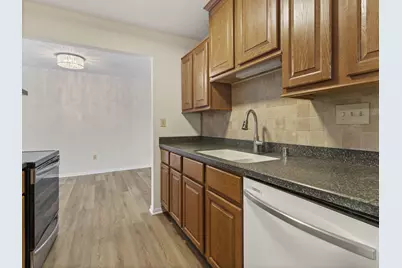 6100 W Stonehedge Dr #304, Greenfield, WI 53220 - Photo 2