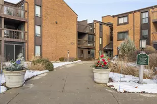 6100 W Stone Hedge Dr, Greenfield, WI 53220 - Photo 38