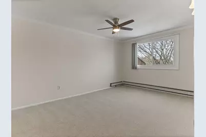 6100 W Stonehedge Dr #304, Greenfield, WI 53220 - Photo 6