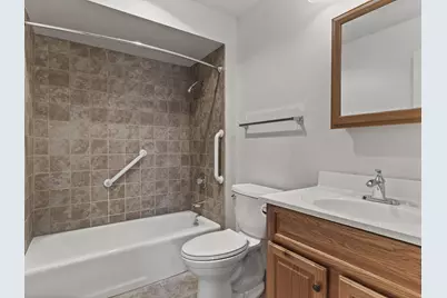 6100 W Stonehedge Dr #304, Greenfield, WI 53220 - Photo 12