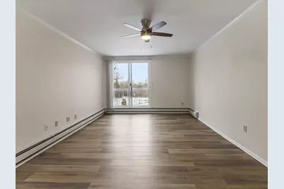 6100 W Stonehedge Dr #304, Greenfield, WI 53220 - Photo 4