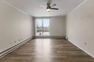 6100 W Stone Hedge Dr, Greenfield, WI 53220 - Photo 4