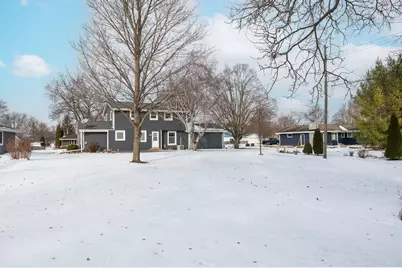 1107  Dogwood Ln, Waukesha, WI 53189 - Photo 2