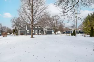 1107 Dogwood Ln, Waukesha, WI 53189 - Photo 2