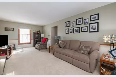 1107  Dogwood Ln, Waukesha, WI 53189 - Photo 6