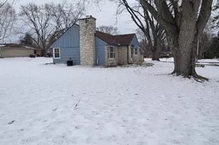 10208 W Spencer Pl, Milwaukee, WI 53224 - Photo 2