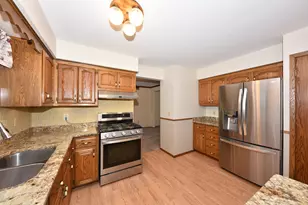 2925 N 120th St, Wauwatosa, WI 53222 - Photo 6